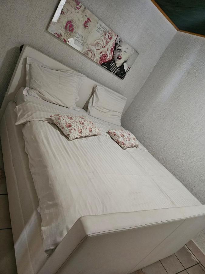 Apartmani Sanja Кленовица Екстериор снимка