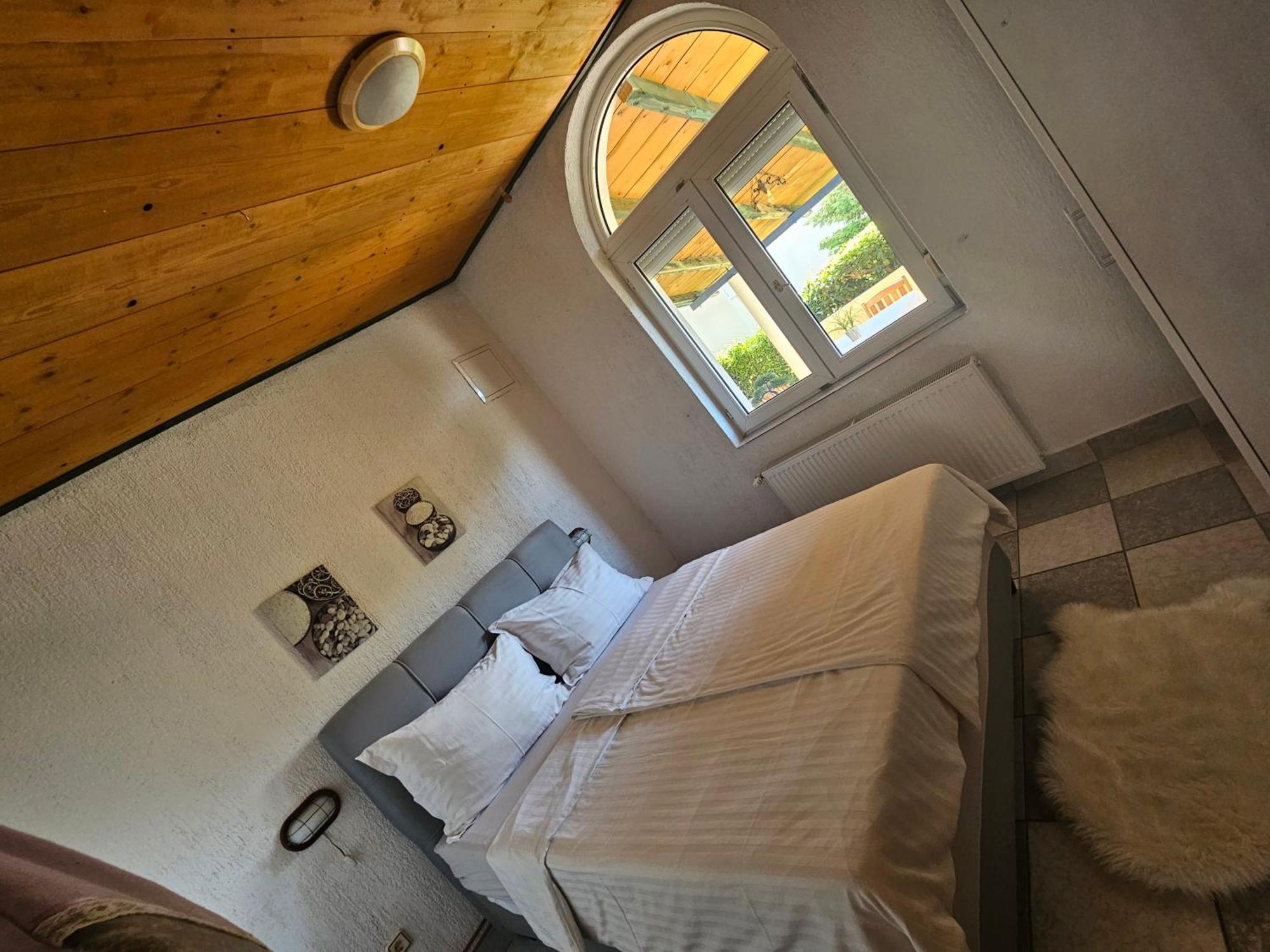 Apartmani Sanja Кленовица Екстериор снимка